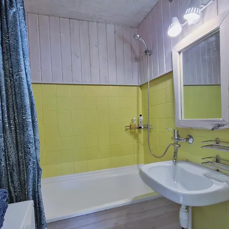 Vabaduse - Kuelaliskorter Kaerdlas شقة Kärdla